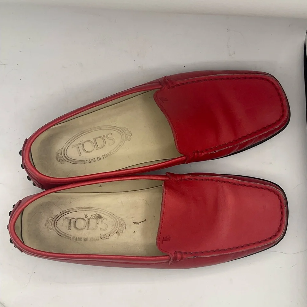 “TOD’S” GOMMINO Red Leather Slip On Driving Style Studded Detail Loafer. - Picture 11 of 16